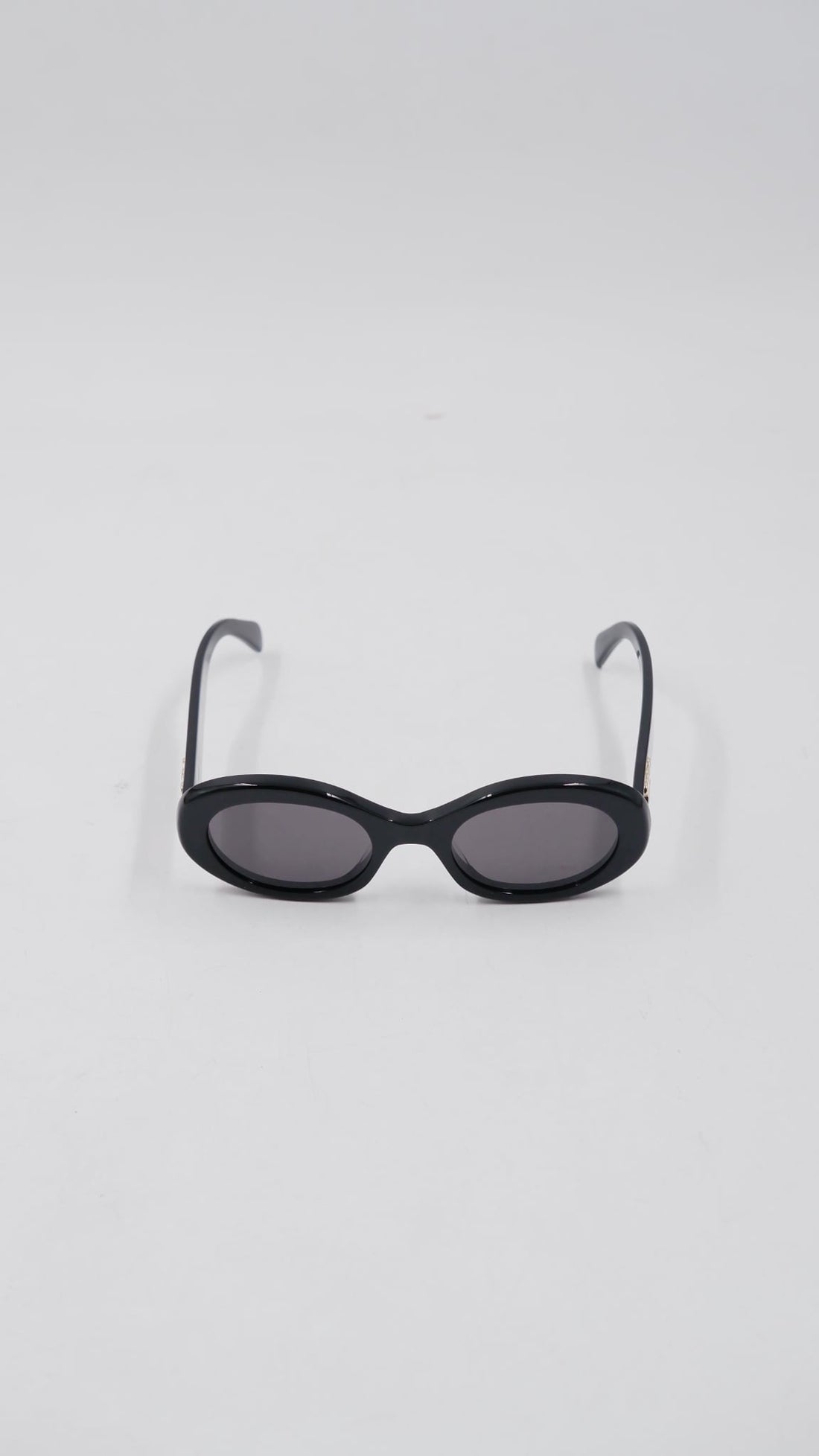 CL40194U Oval Shaped Sunglasses