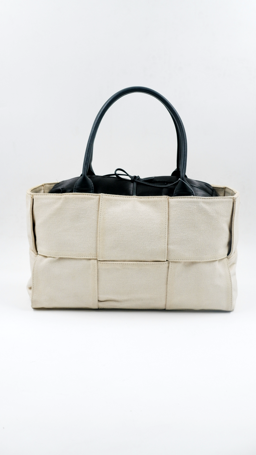 V Arco Tote Bag