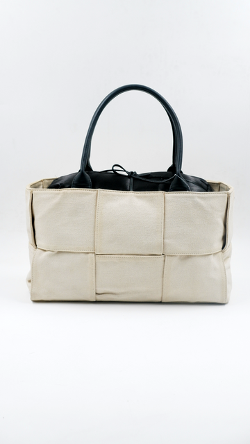 V Arco Tote Bag