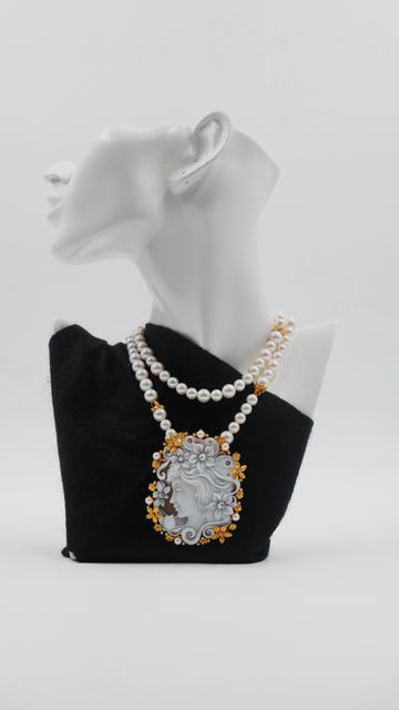 Lady Cameo Necklace in Gold and Pearl