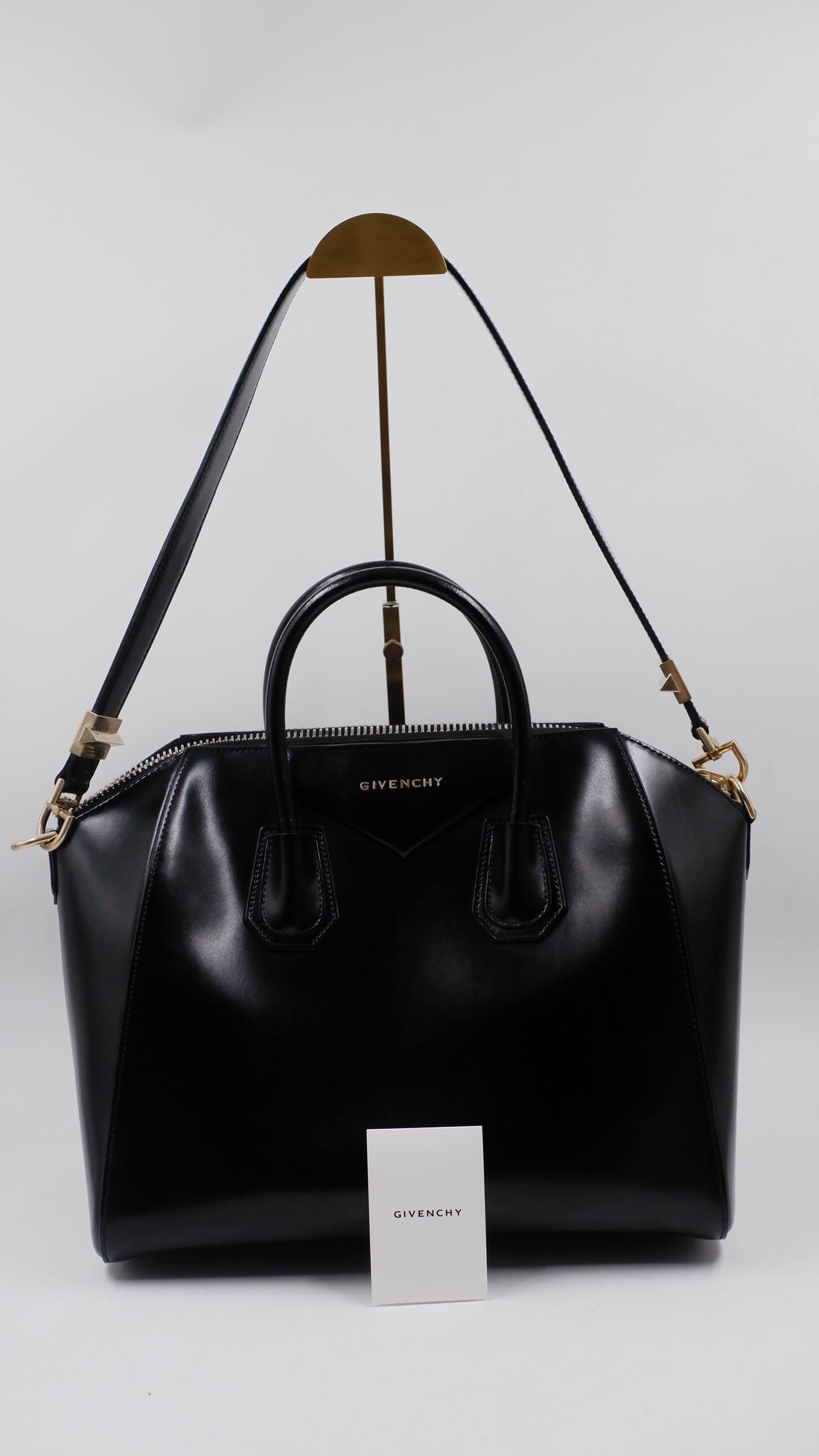 Antigona Medium Handbag