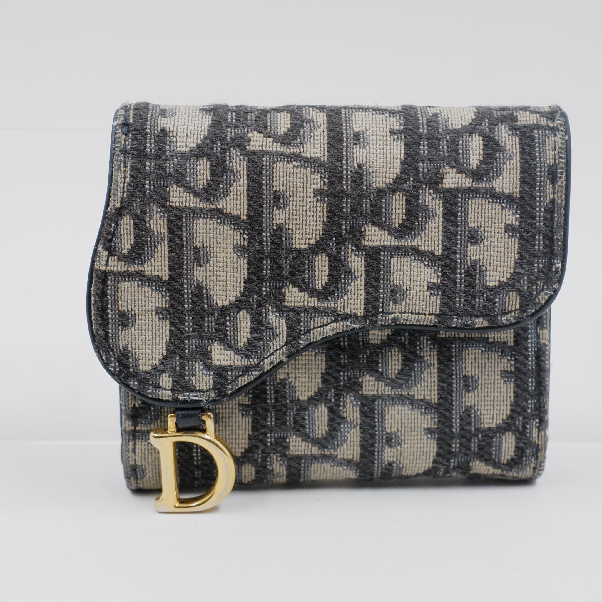 oblique compact wallet