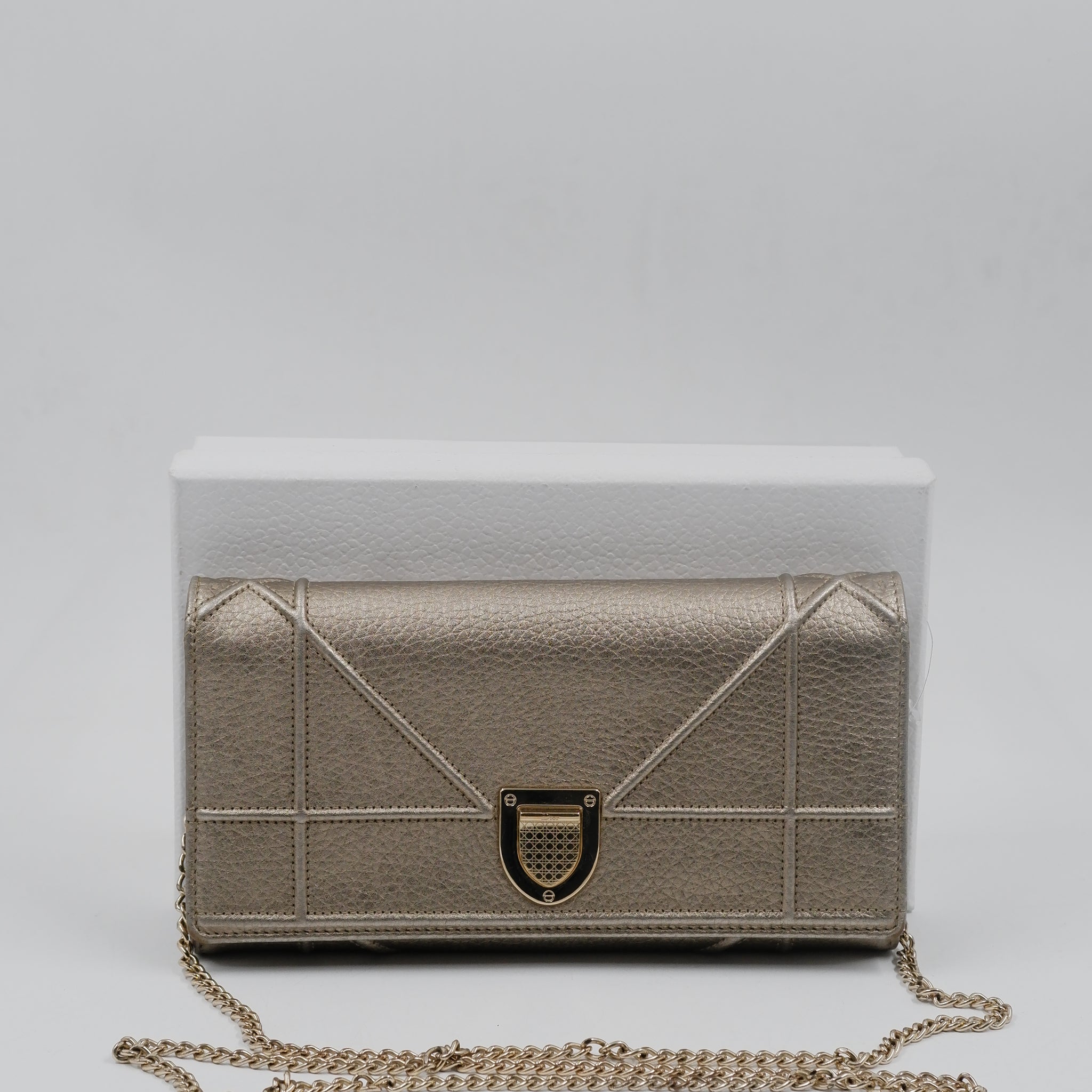 Diorama Wallet on Chain