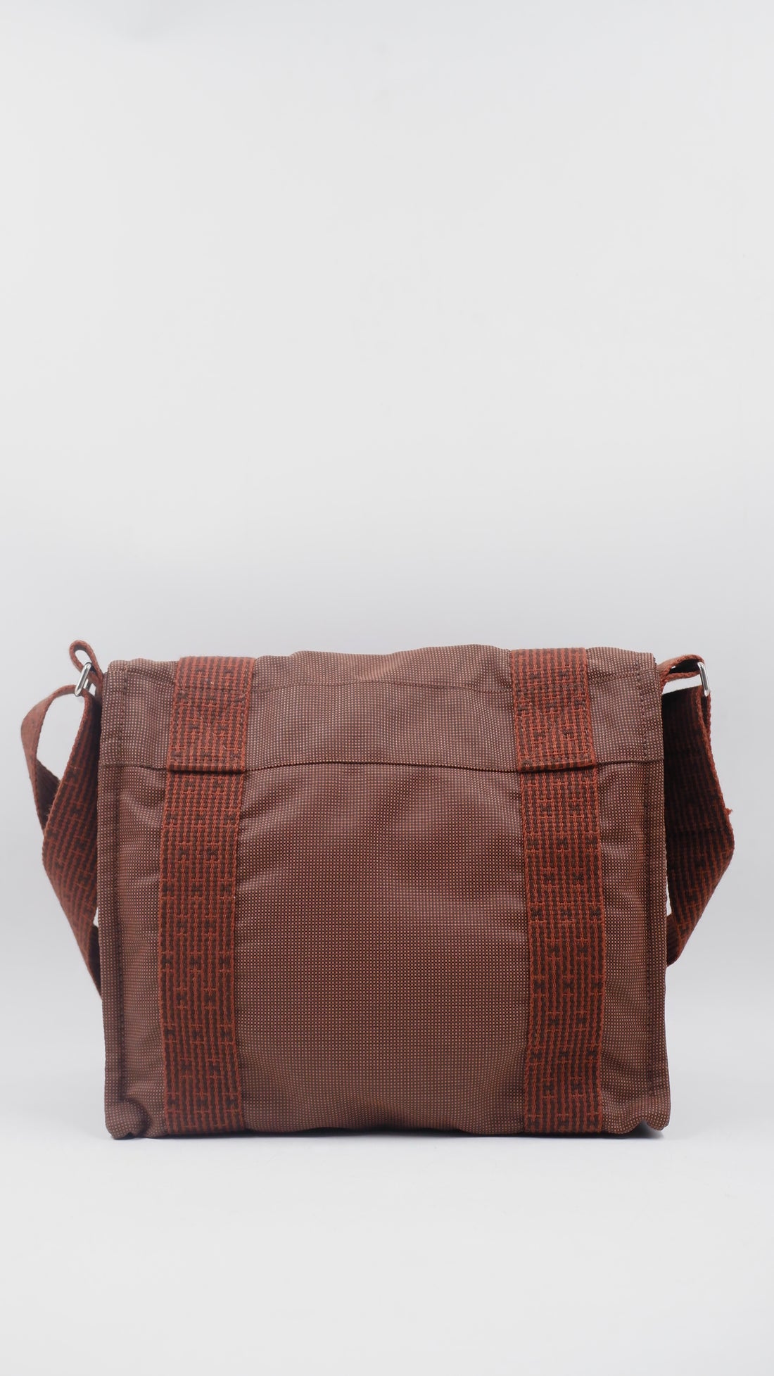 Herline Bassas Messenger Bag