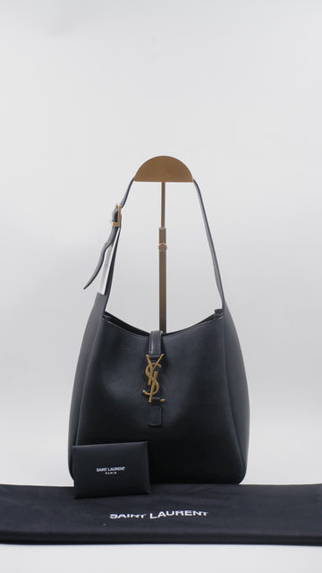 Le 5 A Hobo Bag