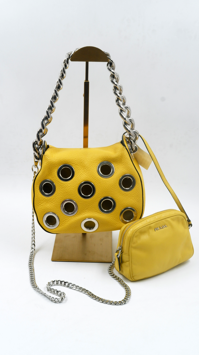 Vitello Daino Grommet Chain Bag