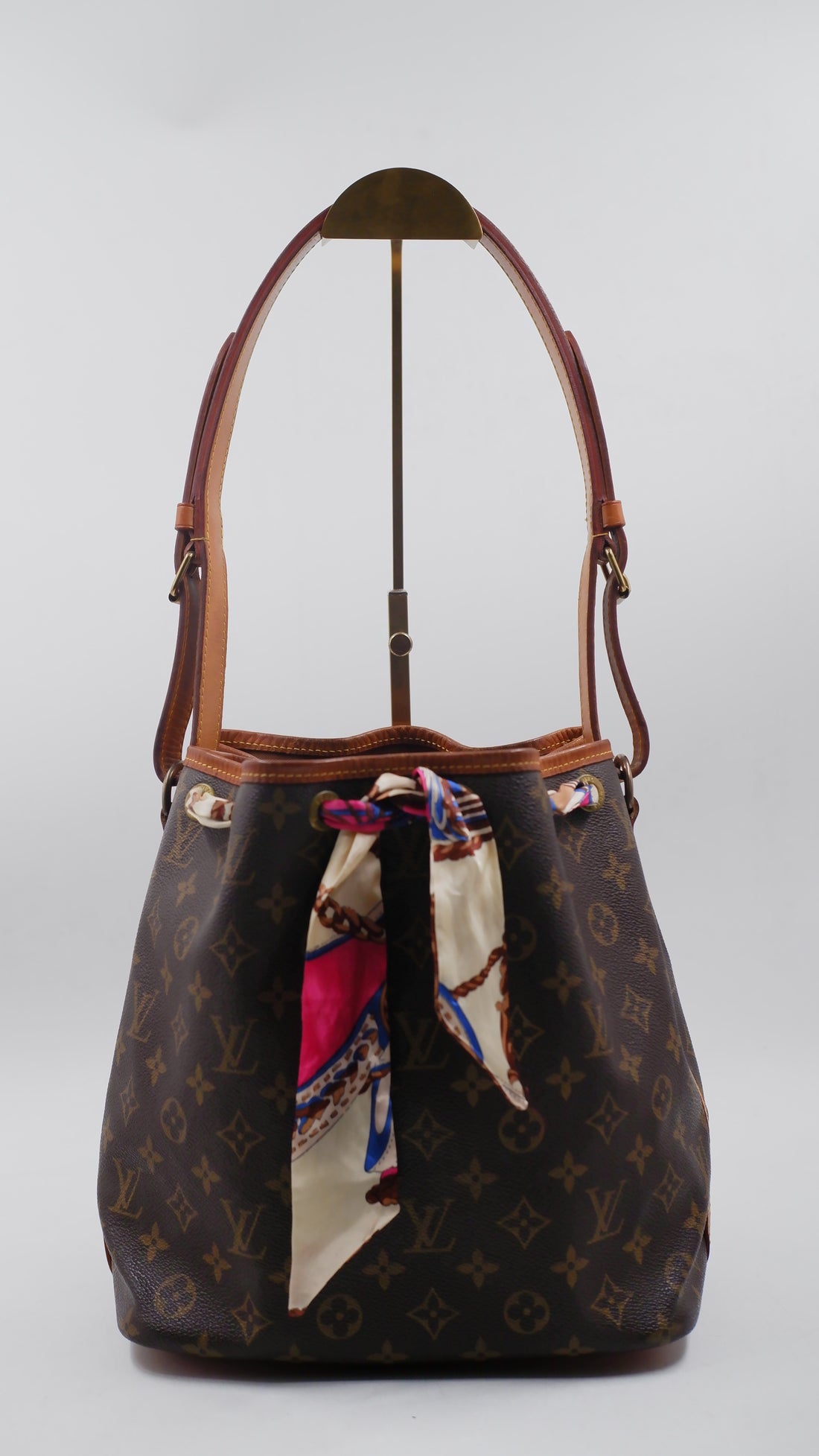 Neo bucket bag