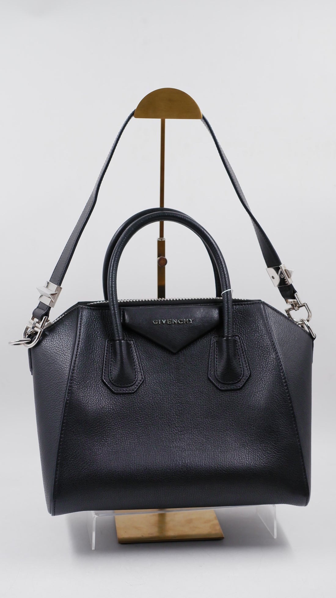 Antigona Small