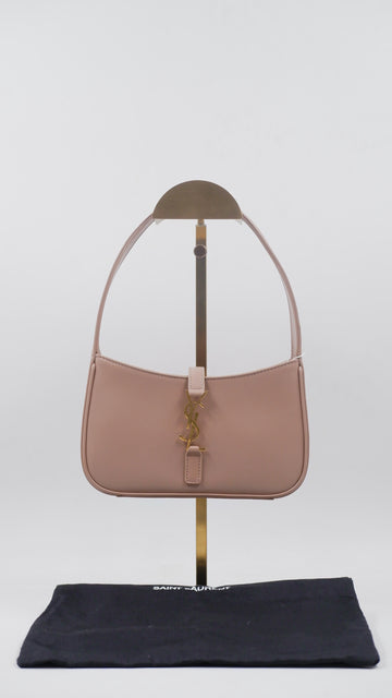 Le 5 a 7 Mini Hobo